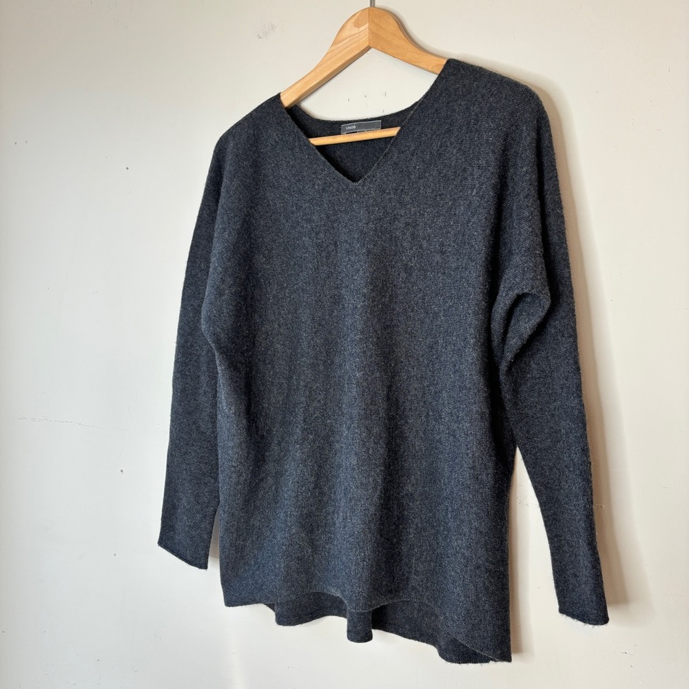Vince‎ Dark Charcoal Gray V-Neck Cashmere Sweater Size XS - Picture 8 of 9